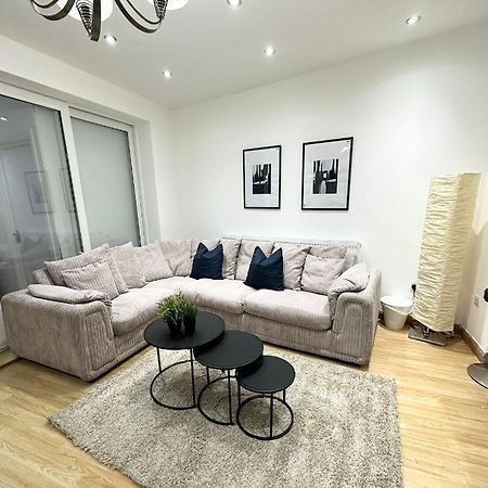 London Charm - Stylish Room In Spacious Home エクステリア 写真