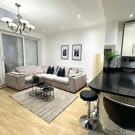 London Charm - Stylish Room In Spacious Home エクステリア 写真