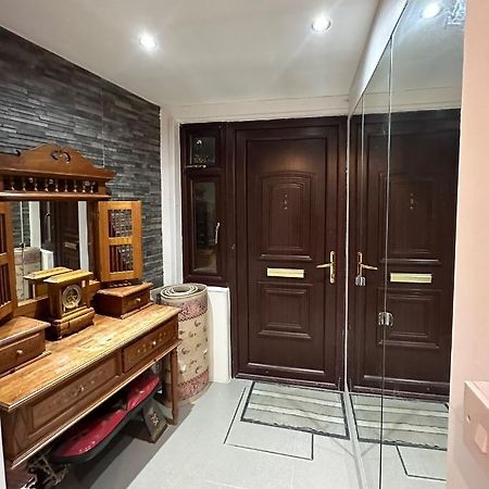 London Charm - Stylish Room In Spacious Home エクステリア 写真