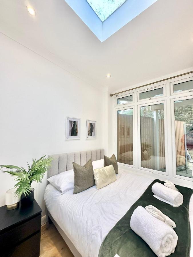 London Charm - Stylish Room In Spacious Home エクステリア 写真
