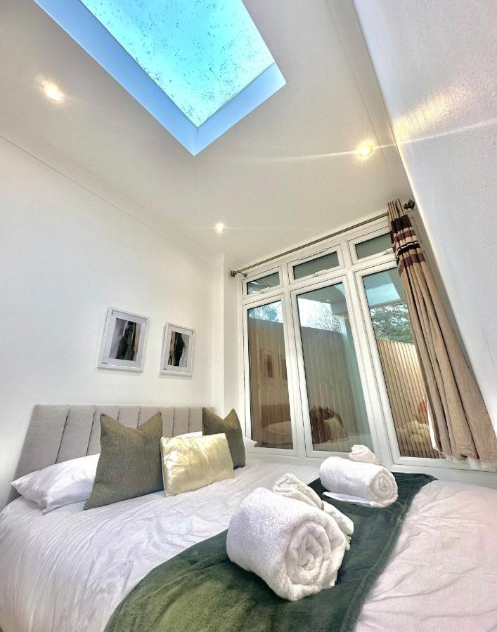London Charm - Stylish Room In Spacious Home エクステリア 写真