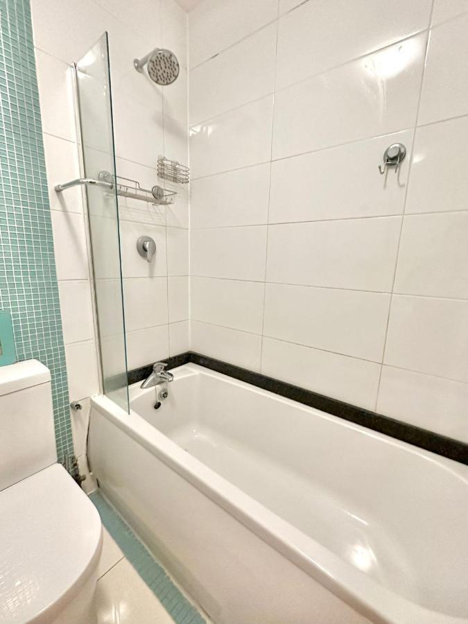 London Charm - Stylish Room In Spacious Home エクステリア 写真