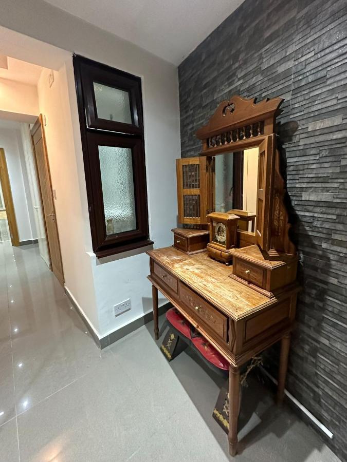 London Charm - Stylish Room In Spacious Home エクステリア 写真